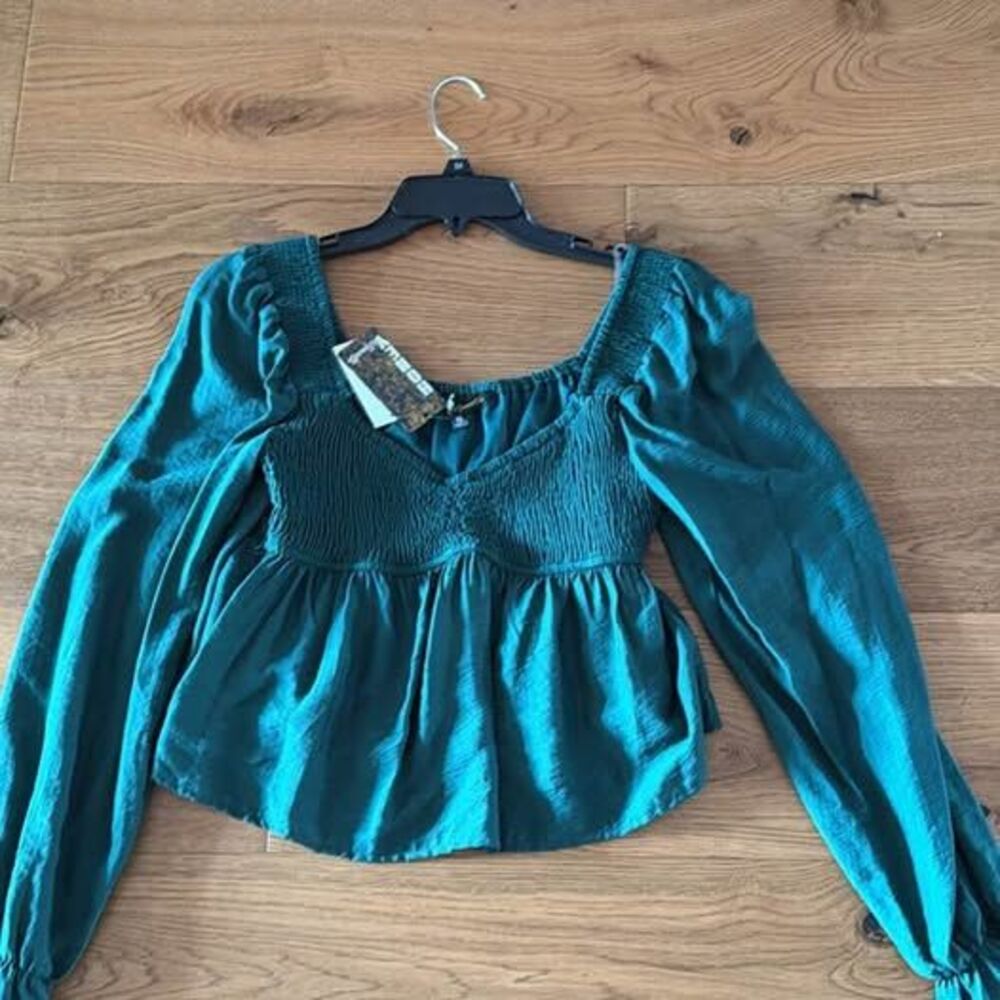 Junior women’s Smocked Peplum Top XL long sleeve